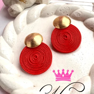 Poste de arete en baño de oro y trenza de soutache, livianos