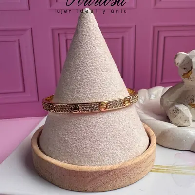 Brazalete rígido en rodio dorado cubierto de circones