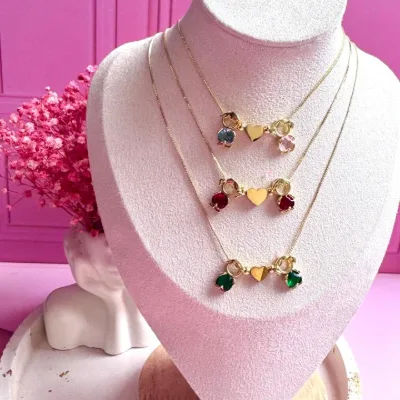 Collar en rodio que modifica según la medida, dijes en rodio con cristal de colores, corazon en acero