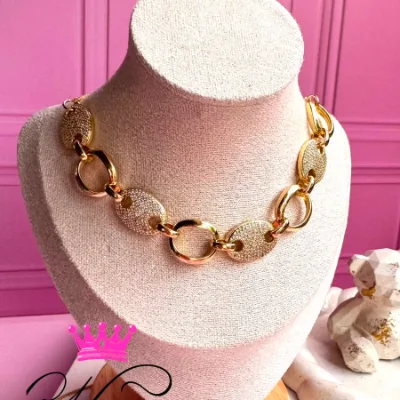 Diseño moderno, llamativo y elegante por la combinación de eslabones ovalados con detalles brillantes. Lo puedes ajustar según el gusto.