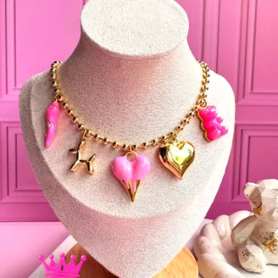 Collar en dijes colgantes en rodio