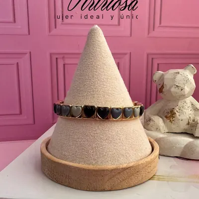 Pulsera elástica de corazones esmaltados en negro y gris, montados en cuadros de rodio dorado