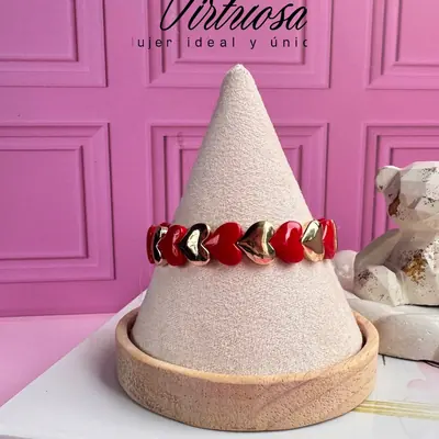 Pulsera elástica de corazones en esmalte rojo y rodio dorado