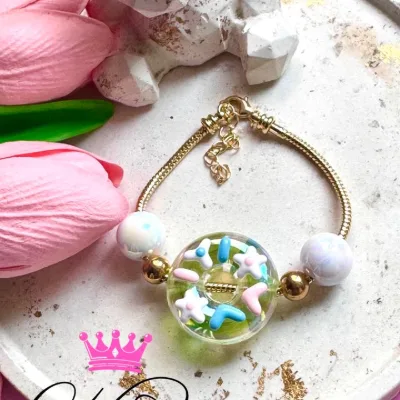 Pulsera tipo Pandora y dijes en resina con ábaco #16