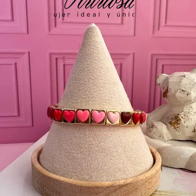 Pulsera elástica de corazones esmaltados en rojo, fucsia y rosa, montados en cuadros de rodio dorado