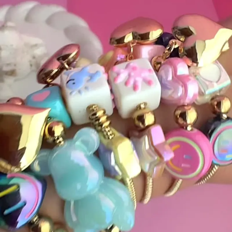 Pulseras personalizadas con dijes de ositos, estrellas y corazones