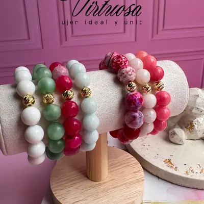 Pulseras elásticas de piedras naturales en blanco, verde, fucsia, menta y coral con balín de rodio dorado