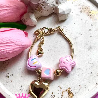 Pulsera tipo Pandora en rodio dijes en resina y rodio